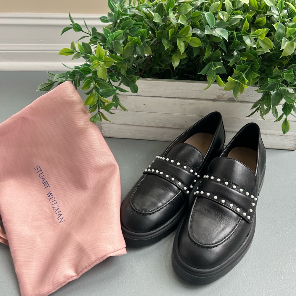 STUART WEITZMAN WOMENS Black ,
Darcy Pearl Studded Leather Loafers US 6/EU 36.5